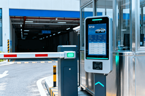 Nevidljiva naplata: zašto sistemi kupovine bez kase otkazuju zbog pogrešne RFID frekvencije